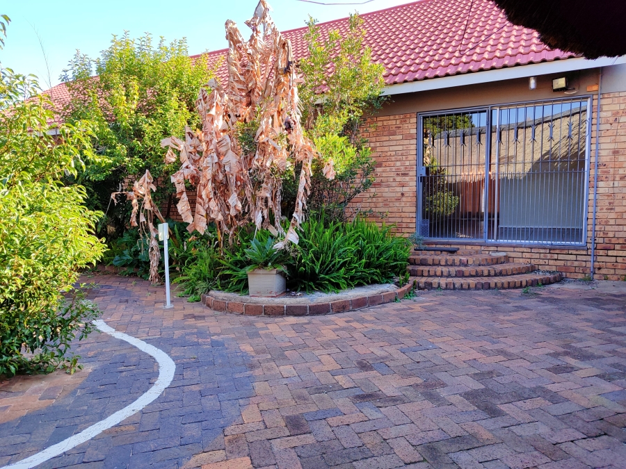 4 Bedroom Property for Sale in Flamwood North West